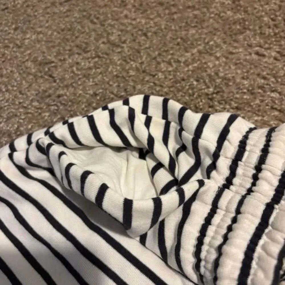 Women’s (size large) H&M Striped Comfort Shorts in great condition!